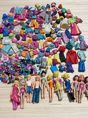 VINTAGE Polly Pocket lot of dolls, clothes and accessories